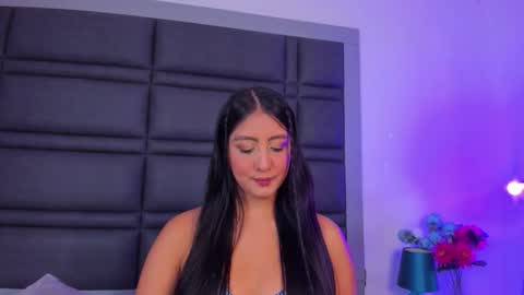 amaranttaylunay online show from March 19, 2026, 7:51 pm