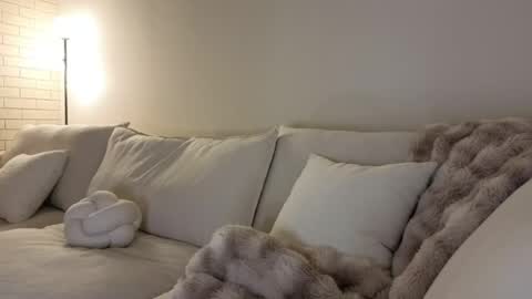amaya_floress online show from June 3, 2026, 8:39 am
