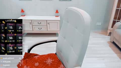 Snapshot of amazing_alina chatting on February 24, 2025, 9:09 pm Alina online show from February 24, 2025, 9:09 pm