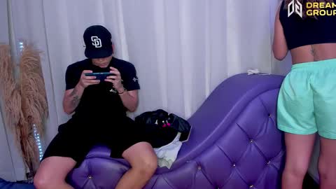 3some HORNY KIMGOOD GIRL LOOKING TO EXPERIENCE ALL KINDS OF SHOW online show from October 20, 2025, 7:36 pm