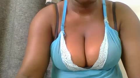 Snapshot of ambar_jasiri chatting on January 6, 2025, 9:52 am Mia online show from January 6, 2025, 9:52 am