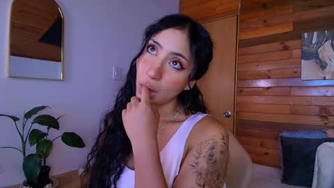 amber_curly online show from May 25, 2026, 11:22 pm