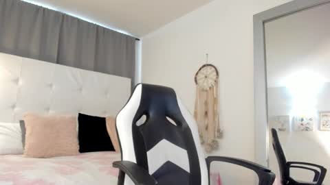 Snapshot of amber_novoa chatting on February 8, 2026, 1:36 pm Amber Novoa online show from February 8, 2026, 1:36 pm