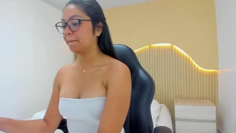 Snapshot of amber_pearson1 chatting on April 14, 2026, 2:01 pm AMBER PEARSON online show from April 14, 2026, 2:01 pm