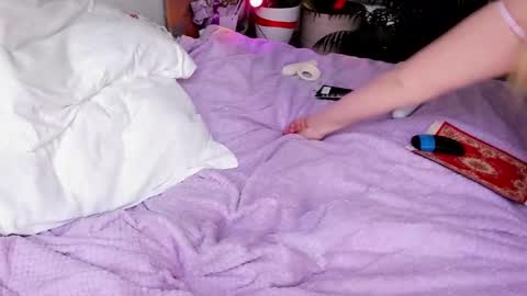 Snapshot of amberbenz chatting on February 10, 2026, 8:29 am i am here online show from February 10, 2026, 8:29 am