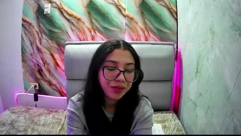 Amber Jeong online show from January 29, 2025, 11:04 pm