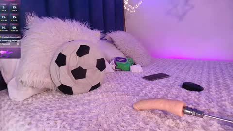 Snapshot of ambermoss_ chatting on December 13, 2024, 9:35 am Amber online show from December 13, 2024, 9:35 am