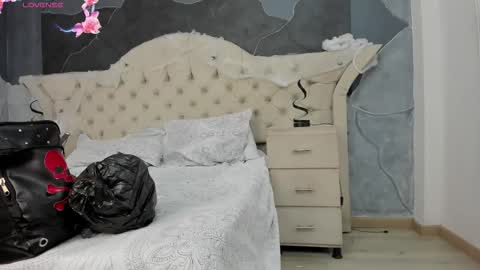 Amber Grey online show from October 12, 2025, 12:48 pm