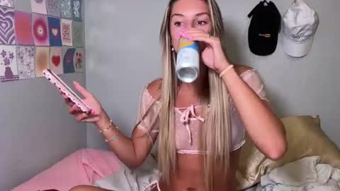 ambie bambi amber griz online show from May 19, 2026, 1:22 am