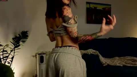 Moon inst 4mbientmoon online show from April 15, 2026, 7:58 pm