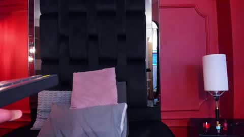 Amelia Adams online show from November 25, 2025, 4:40 pm