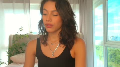 amelia_mee online show from April 7, 2026, 12:05 pm