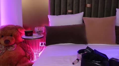 Amelia online show from November 18, 2025, 5:56 am