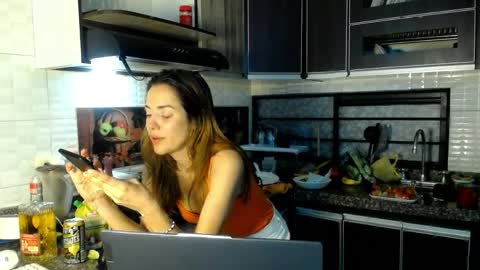 Amalia Castro online show from April 12, 2026, 11:43 pm