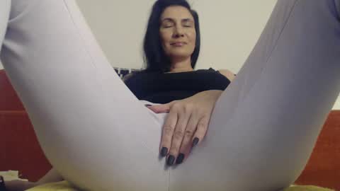 AME  or  Amelia online show from December 3, 2024, 1:54 pm