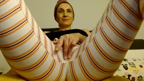 AME  or  Amelia online show from October 5, 2025, 11:02 pm