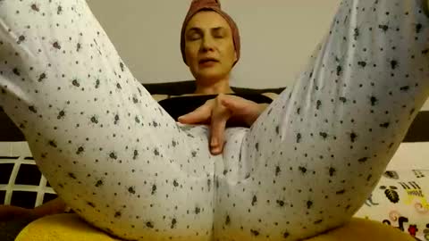 AME  or  Amelia online show from October 13, 2025, 11:16 pm