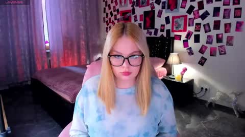 Snapshot of ameliamerris chatting on April 16, 2026, 11:11 am Amelia online show from April 16, 2026, 11:11 am