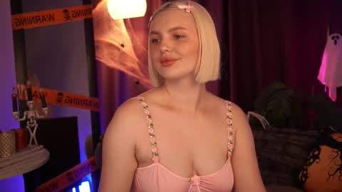 Snapshot of ameliawells chatting on October 28, 2025, 5:44 am  Amelia  online show from October 28, 2025, 5:44 am