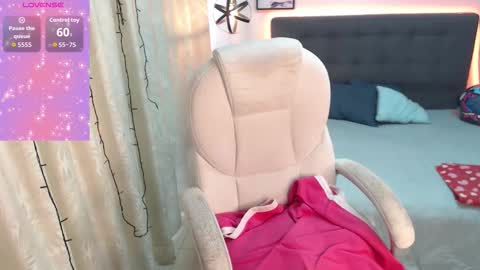 Amelie  online show from November 1, 2025, 4:42 pm