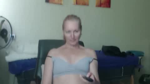 amelly777 online show from April 17, 2026, 1:03 pm