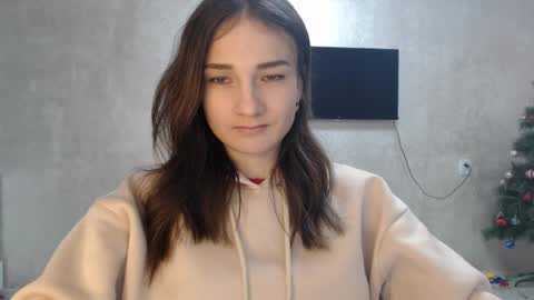 Julia  online show from January 13, 2026, 9:25 am