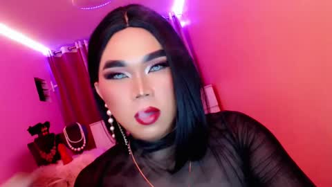 Queen Mireska online show from March 1, 2025, 4:33 pm