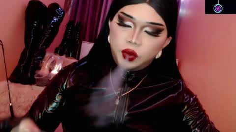 Queen Mireska online show from April 13, 2026, 5:07 pm