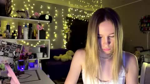 Amily online show from February 22, 2026, 3:43 pm