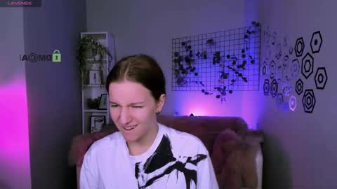 Amina online show from October 15, 2025, 12:16 pm