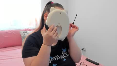 Snapshot of amiravyxen chatting on June 17, 2026, 7:44 am Amira Vyxen online show from June 17, 2026, 7:44 am