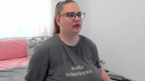 Snapshot of amiravyxen chatting on June 18, 2026, 7:30 am Amira Vyxen online show from June 18, 2026, 7:30 am