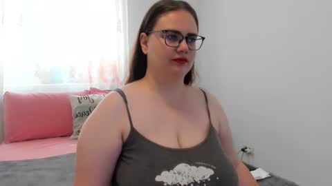 Snapshot of amiravyxen chatting on June 19, 2026, 7:56 am Amira Vyxen online show from June 19, 2026, 7:56 am