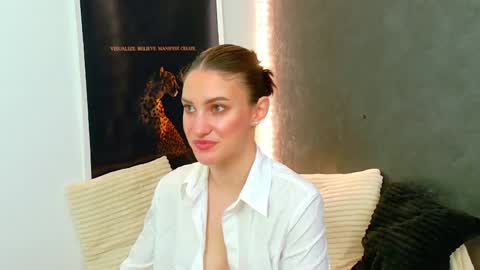 Snapshot of ammirra_a chatting on May 13, 2026, 4:32 am Amira online show from May 13, 2026, 4:32 am