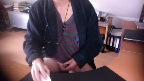 Amor2200 online show from December 5, 2025, 10:57 am