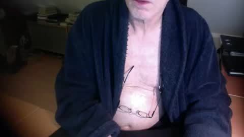 Amor2200 online show from February 10, 2026, 8:57 pm