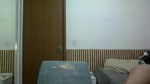 Snapshot of amputeeluna chatting on April 29, 2026, 1:53 am amputeeluna online show from April 29, 2026, 1:53 am