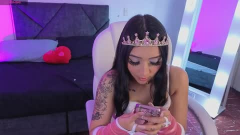 Snapshot of amy_fox2 chatting on May 1, 2026, 12:43 pm Amy online show from May 1, 2026, 12:43 pm