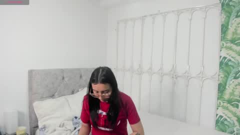 Snapshot of amy_fox2 chatting on May 4, 2026, 2:02 pm Amy online show from May 4, 2026, 2:02 pm