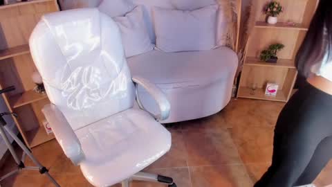     online show from December 4, 2024, 8:18 pm