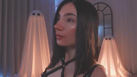 Amy Armstrong online show from October 20, 2025, 2:28 pm