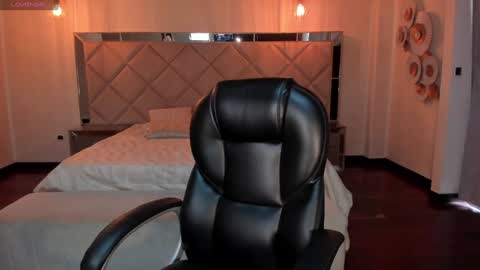 Snapshot of amydavis_ chatting on January 2, 2025, 8:02 pm Amy online show from January 2, 2025, 8:02 pm