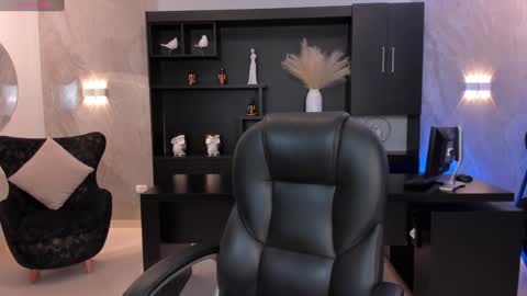 Snapshot of amydavis_ chatting on January 11, 2025, 7:49 pm Amy online show from January 11, 2025, 7:49 pm