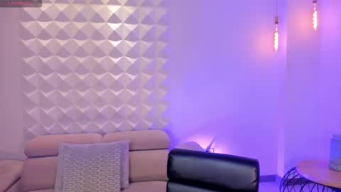 Snapshot of amydavis_ chatting on December 16, 2025, 8:03 pm Amy online show from December 16, 2025, 8:03 pm