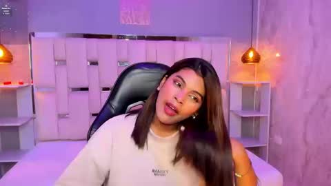 amyevan_ online show from September 10, 2025, 9:04 pm