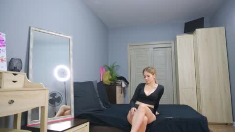 amylanee online show from September 18, 2025, 8:05 am