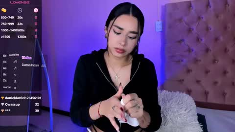 Snapshot of amyolimpo chatting on February 25, 2025, 6:36 am Amy ... Nice to meet u thumb up me please its important online show from February 25, 2025, 6:36 am