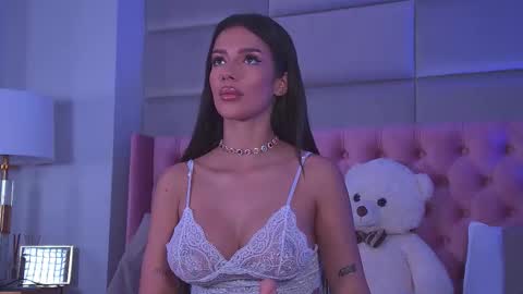 Snapshot of amyra_moon chatting on October 10, 2025, 4:00 am Amyra online show from October 10, 2025, 4:00 am