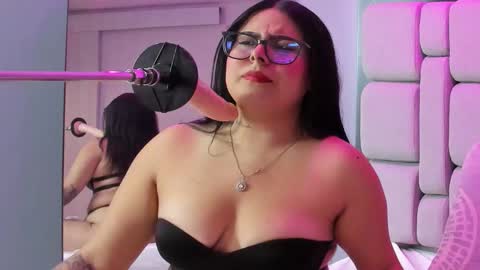 amywhitte_ online show from November 30, 2025, 7:29 pm