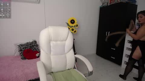 Snapshot of ana_hotmilf chatting on December 25, 2024, 9:33 pm  Ana  online show from December 25, 2024, 9:33 pm